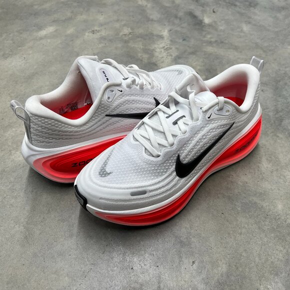 Nike Vomero Plus Men's White Black Bright Crimson HV8150 100 - New - Picture 1 of 6